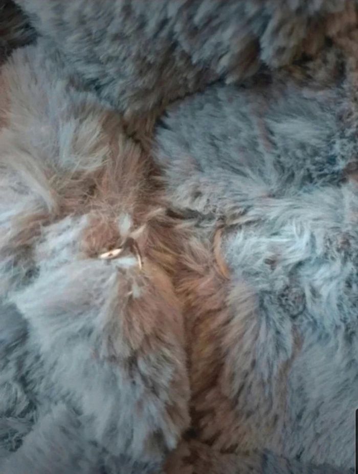 Manteau fausse fourrure. - photo numéro 4