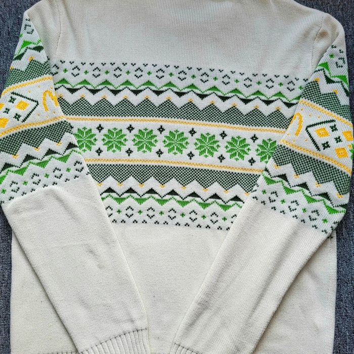 Pull McDonald's édition limitée 2023 – taille M – motif flocons vert jaune blanc – rare équipier - photo numéro 9