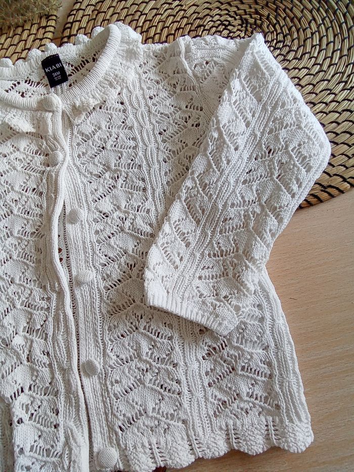 Joli gilet blanc en coton ajouré Kiabi taille 24 mois - photo numéro 4
