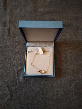 Bracelet argenté perle rouge