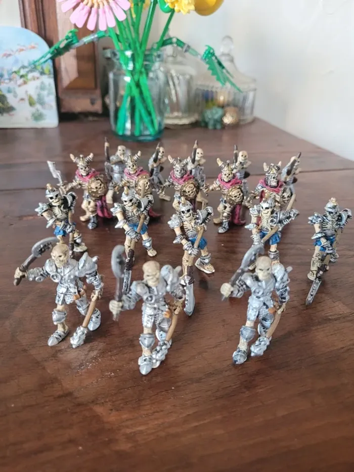 Vends lot de 18 personnages plastoy tubo terres hostiles