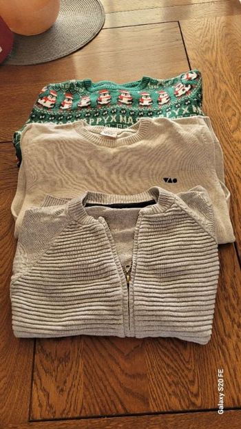 pulls et 1 gilet zippé 8 ans