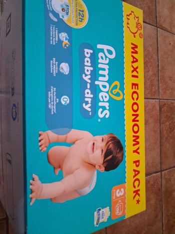 136 couches pampers taille 3