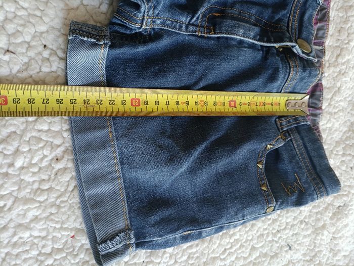 Short en jean bleu brut clouté vintage cute clous dorés revers - photo numéro 7