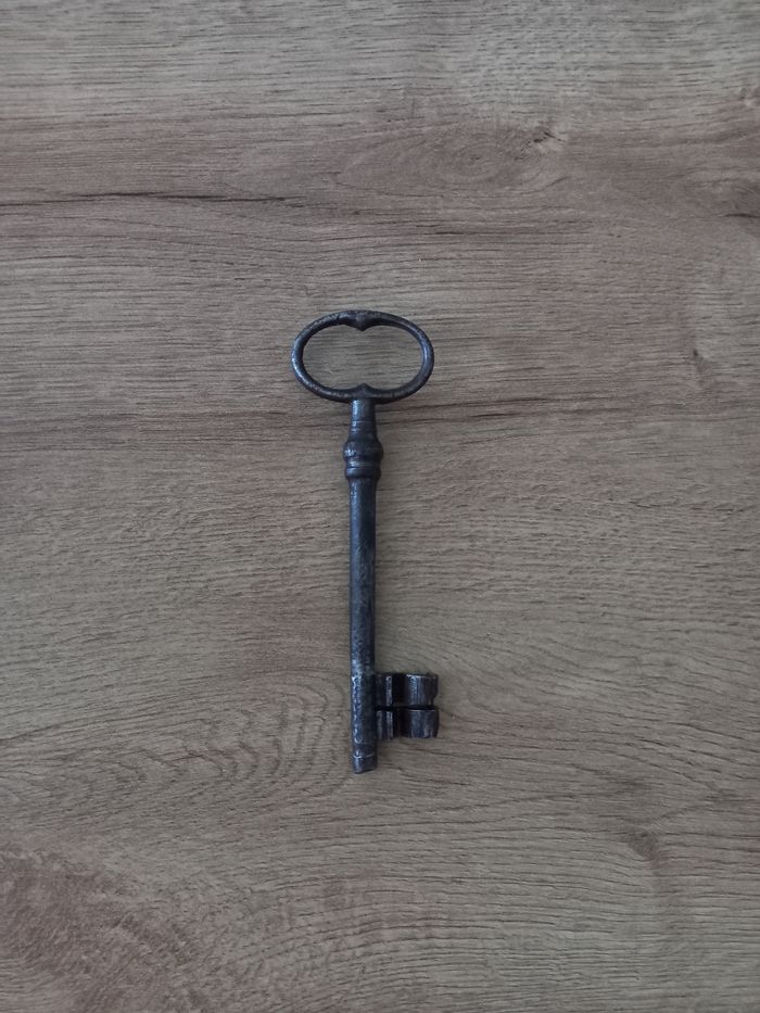 Clé ancienne en métal de 12,8 cm. - photo numéro 2