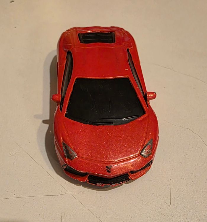 Lamborghini Aventador rouge miniature Maisto