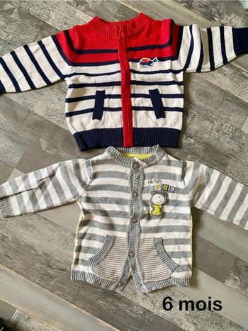 Lot de 2 gilets en taille 6 mois