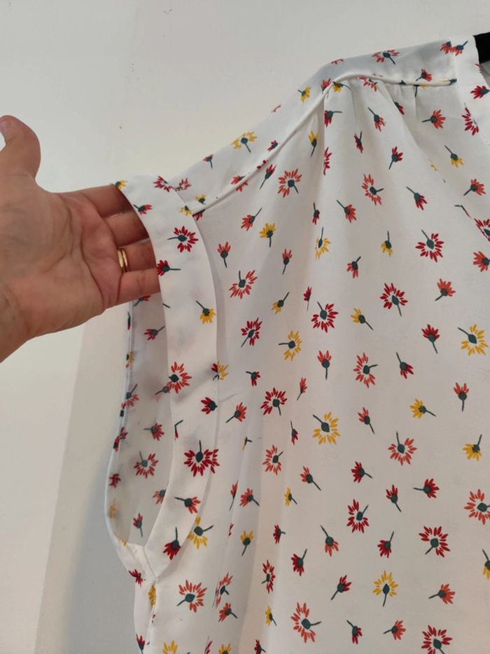 Chemisier blanc à fleurs manches courtes taille 50/52 Kiabi - photo numéro 6