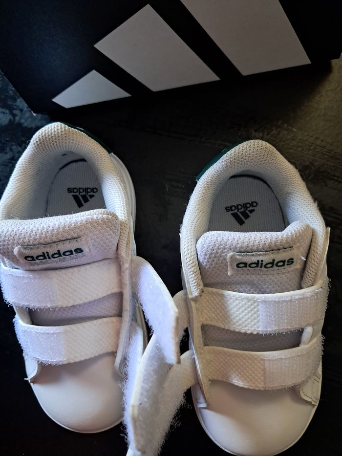 Basket adidas taille 22 - photo numéro 3