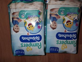 2paquets tout neuf de Pampers SPLASHERS  taille 3-4soit 6-11kg