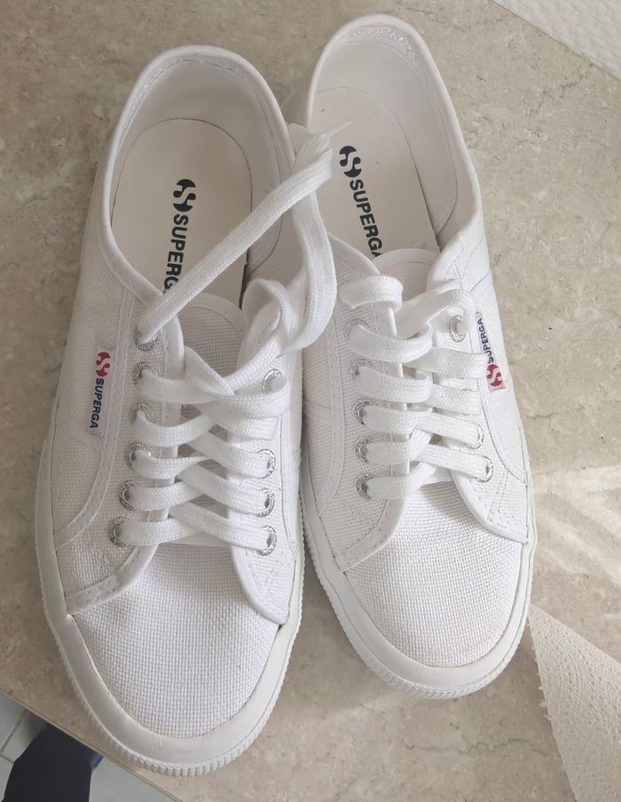 Sneakers Superga taille 39 neuve