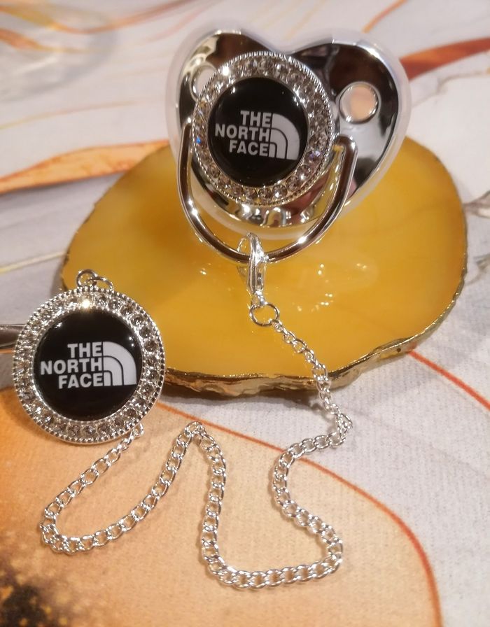 Tétine The North face argenté - photo numéro 2