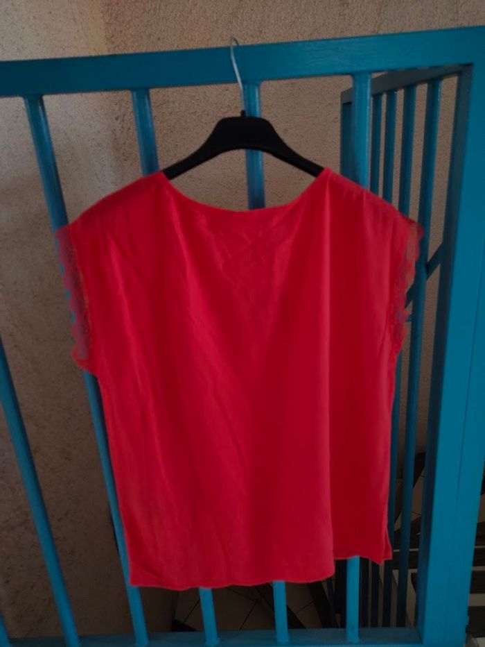 blouse / haut rouge avec bord dentelles ONLY taille 36 NEUVE avec étiquette - photo numéro 4