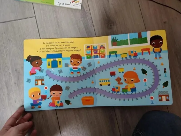 Suis moi à la crèche livre enfants - photo numéro 3