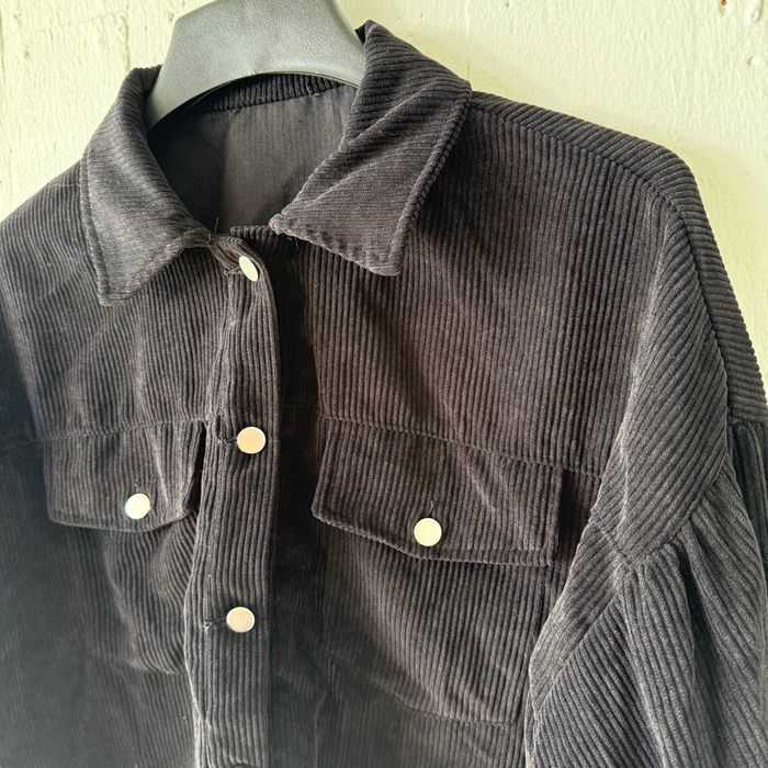 Veste velours noire à bords bruts  Manches amples bouffantes - photo numéro 8