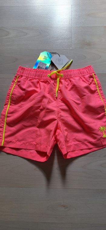 Short fille