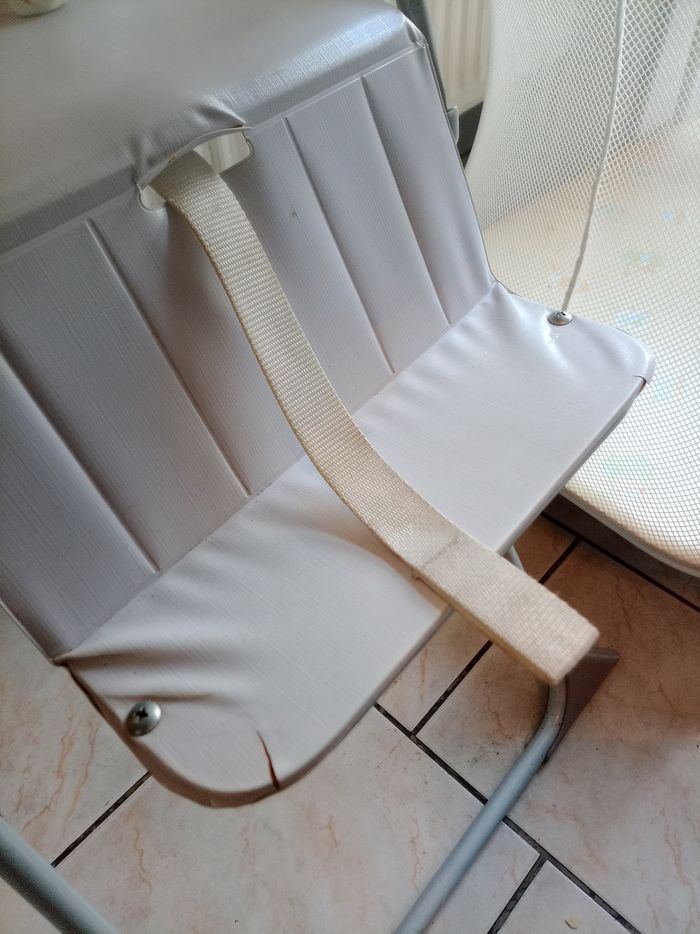 Chaise haute + parc avec matelas / tapis - photo numéro 3