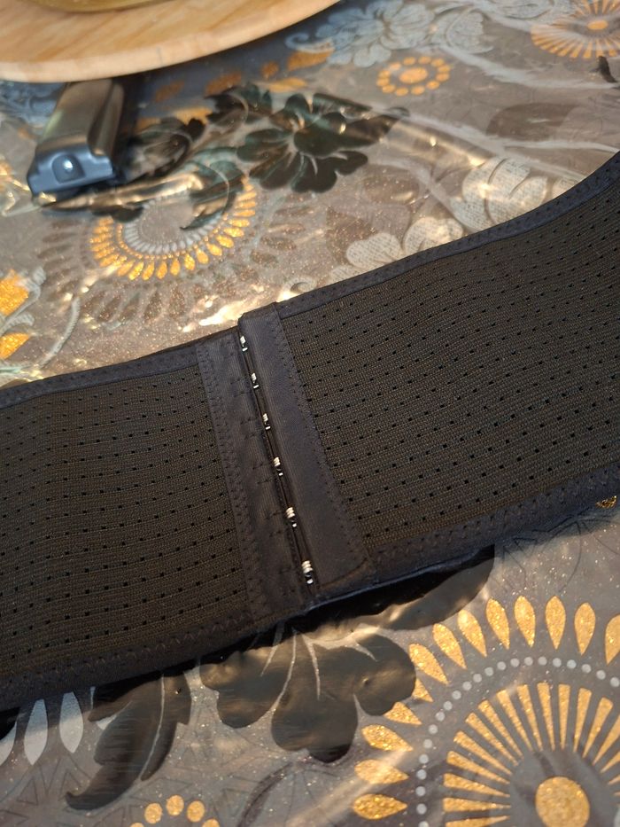 Ceinture femme noir taille L dimension 74 sur 11 cm neuf prix 2 euro - photo numéro 2