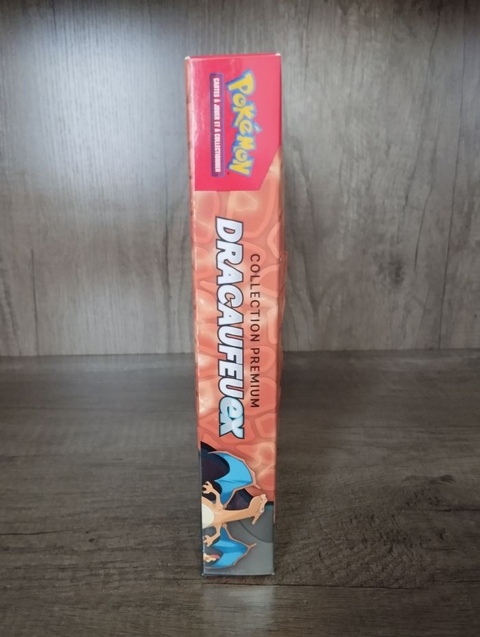 Pokémon coffret collection premium Dracaufeu ex - photo numéro 3