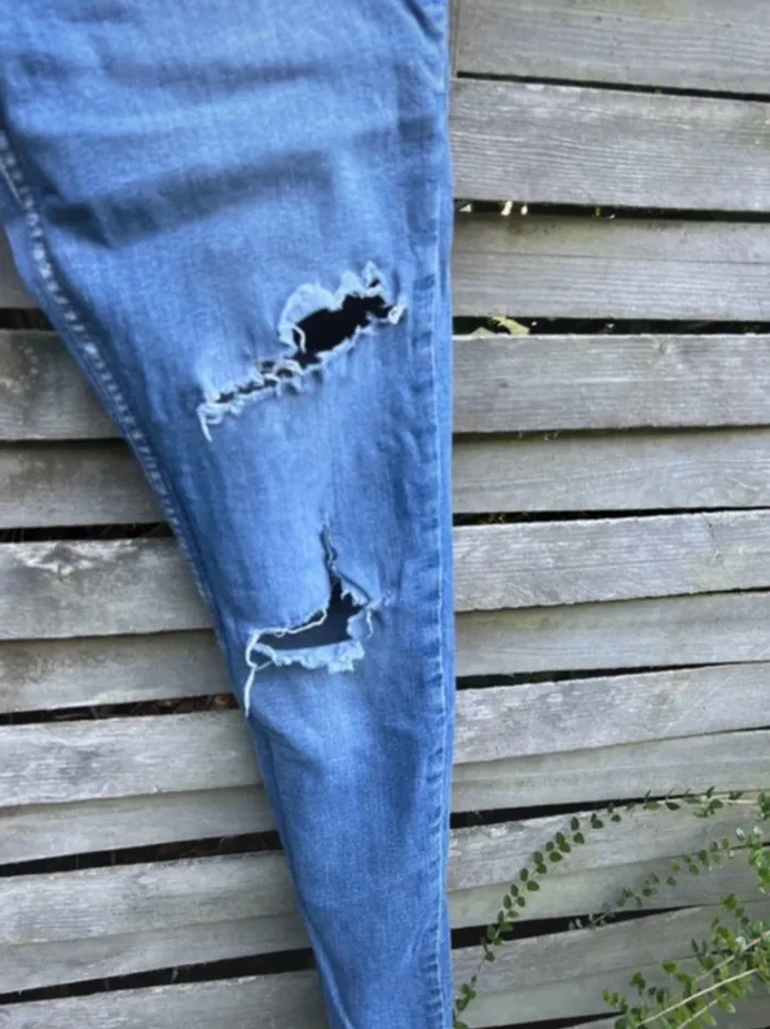Jean troué Kiabi – Taille 38 Slim bon état - photo numéro 4