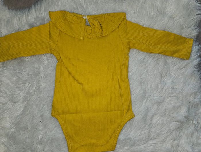 Barboteuse bébé couleur moutarde - Taille 60 cm (3 mois) neuve - photo numéro 3