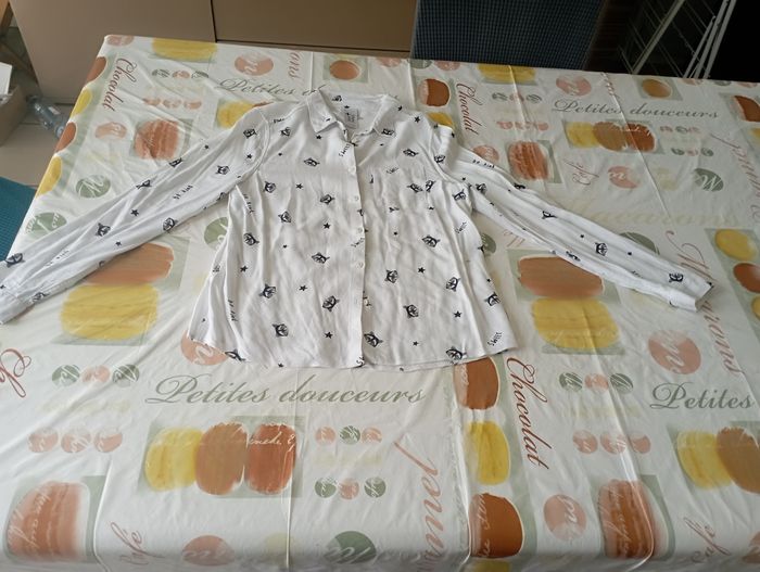 Chemisier manches longues blanc imprimé noir C&A  146/152 cm 3€