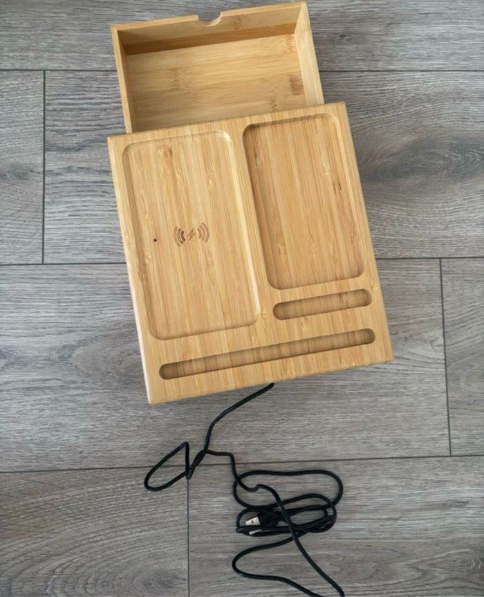 Organisateur de bureau et chargeur induction