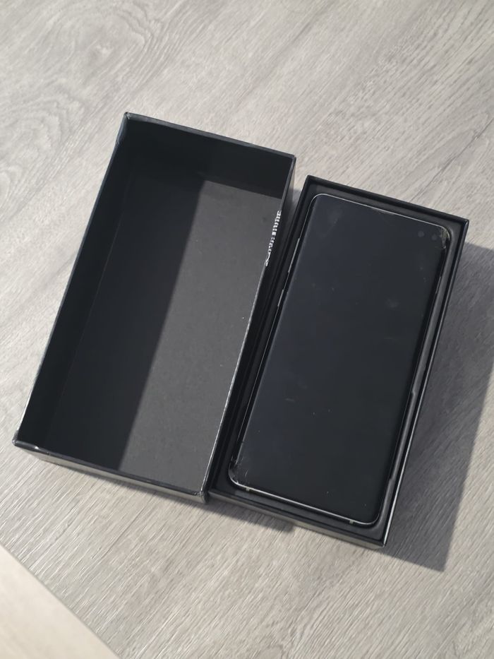 Samsung Galaxy S10+ – Coque + écran d’origine (téléphone vide) - photo numéro 2