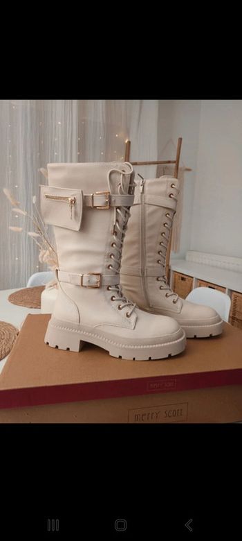 Jolie paire de bottes beige avec zip pointure 38 neuves avec étiquettes 🏷