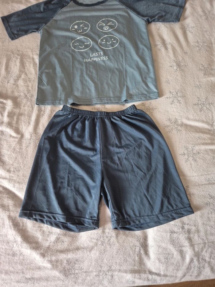 Ensemble pyjama 130 cm jamais porté - photo numéro 2