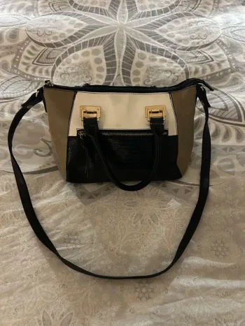 Sac à main noir, blanc et marron clair