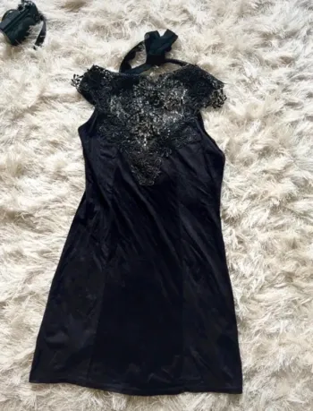 Magnifique robe noire dentelle S
