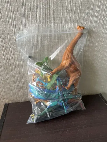 Lot de dinosaures décors jungle 20 cm
