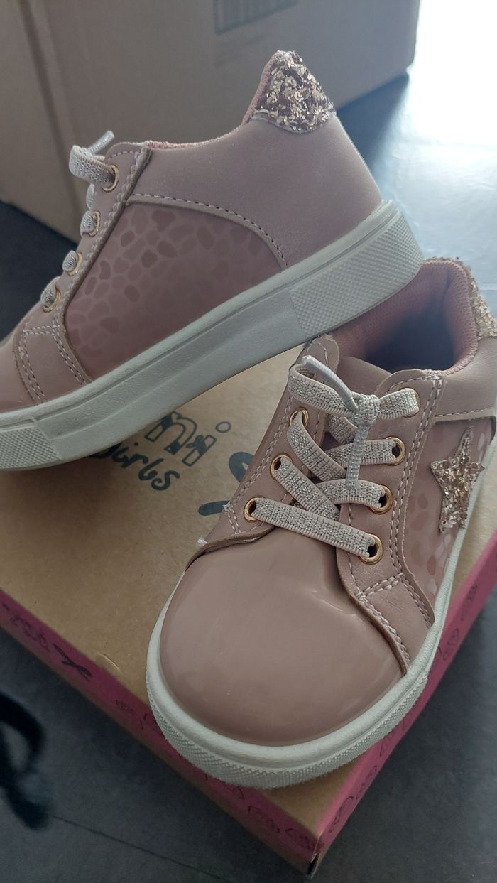 Basket rose brillant lacets élastique fille - photo numéro 1