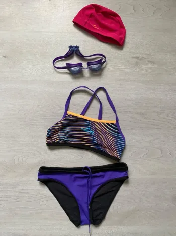 Lot Maillot de bain + bonnet + lunettes 16 ans Tbe