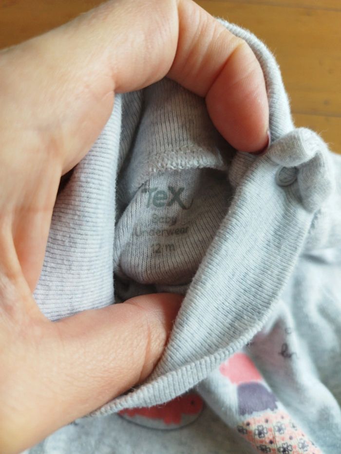 Body col roulé gris claire fille 12 mois très bon état - photo numéro 3