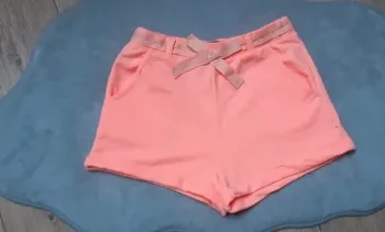 Short épais okaidi orange fluo avec noeud doré 9 ans en très bon état