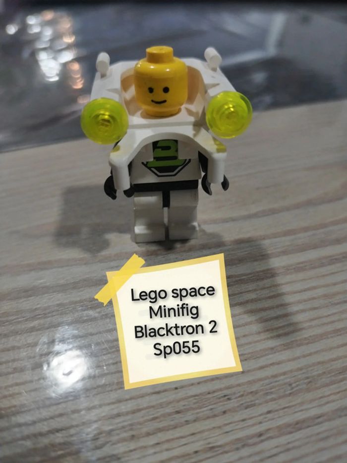 Lego space minifig Blacktron 2 sp055