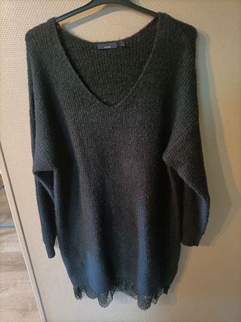 Robe pull noir avec dentelle