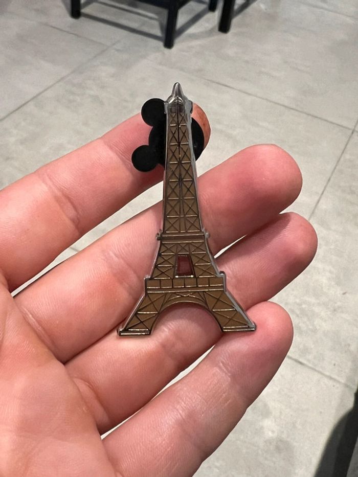 Pins Disneyland Paris