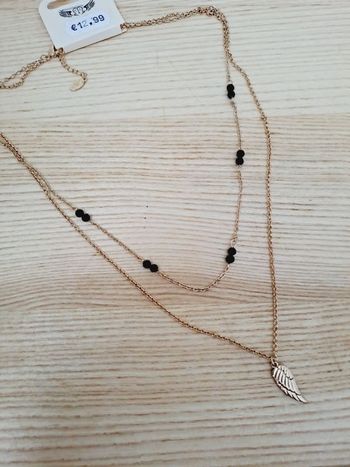 Collier doré et noir