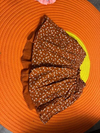 Jupe fleurie doublée aux couleurs de l’automne mango 4-5 ans taille elastiquée