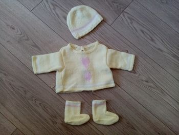 Ensemble brassière bonnet et chaussons