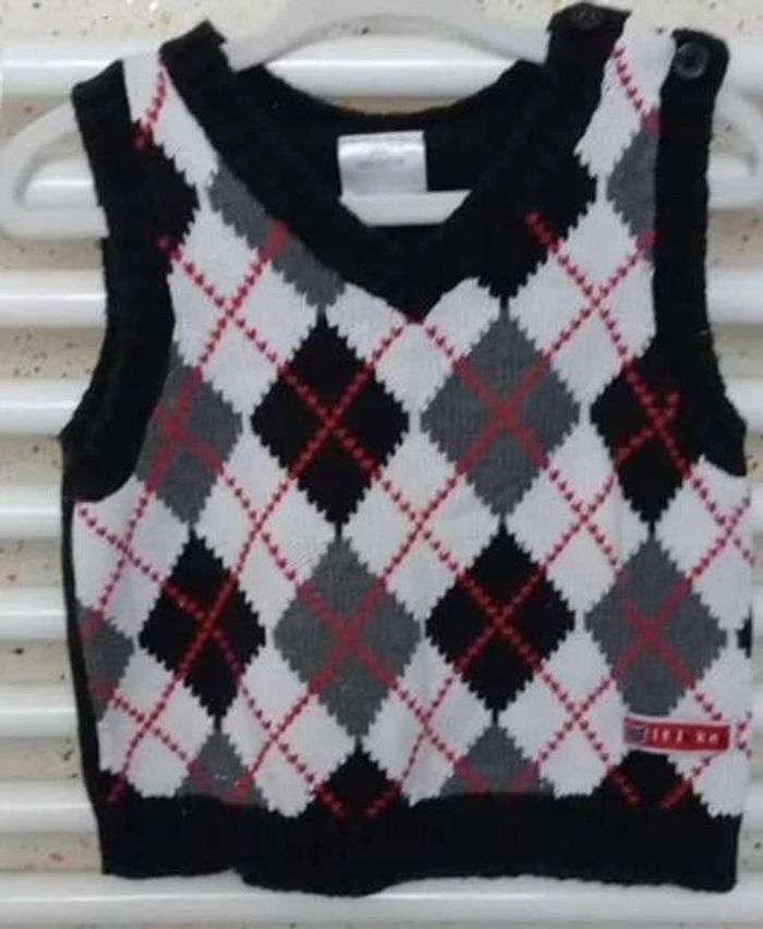 Pull col V sans manche noir blanc rouge Taille 18 mois - photo numéro 2