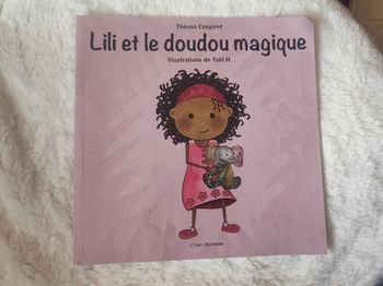 Livre “Lili et le doudou magique” – Théona Coupiret – Très bon état