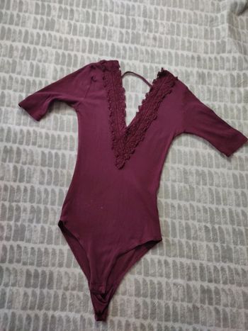 Body manches courtes bordeaux décolleté en V dentelle Jennyfer taille 36