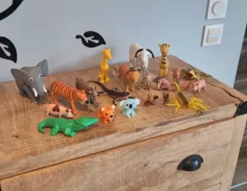 Lot de 21 animaux en plastique