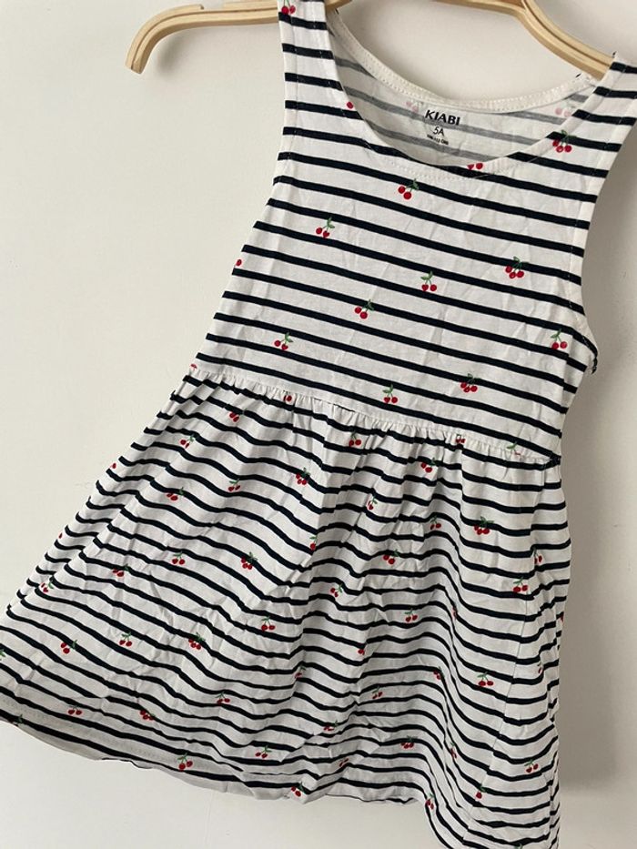 Robe cerise kiabi 5 ans - photo numéro 2