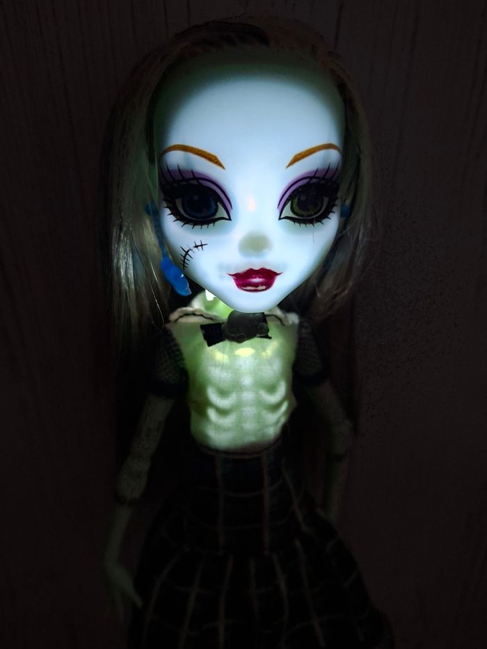 Monster high - frankie stein électrique fonctionne parfaitement - photo numéro 3