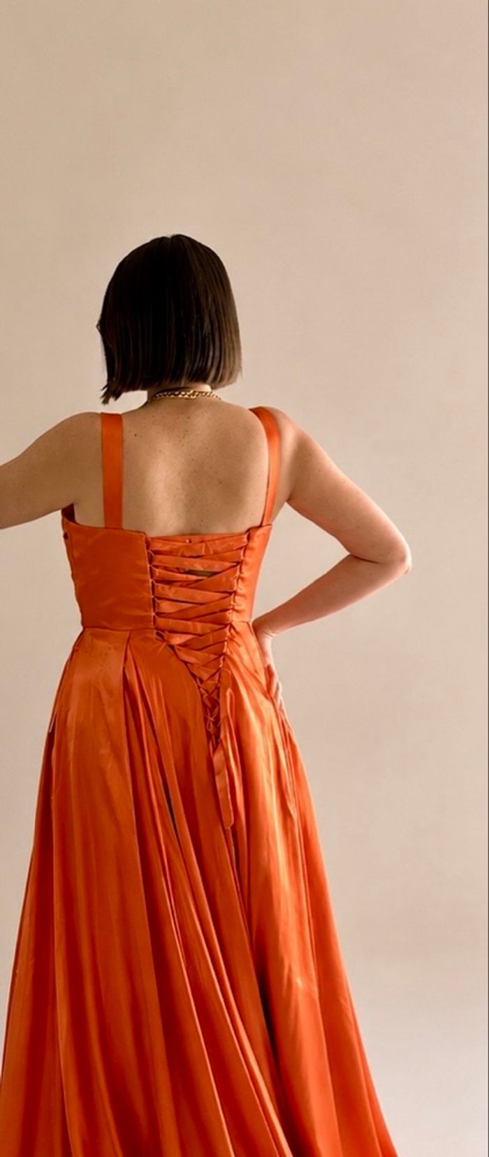Robe longue satin orange - photo numéro 4